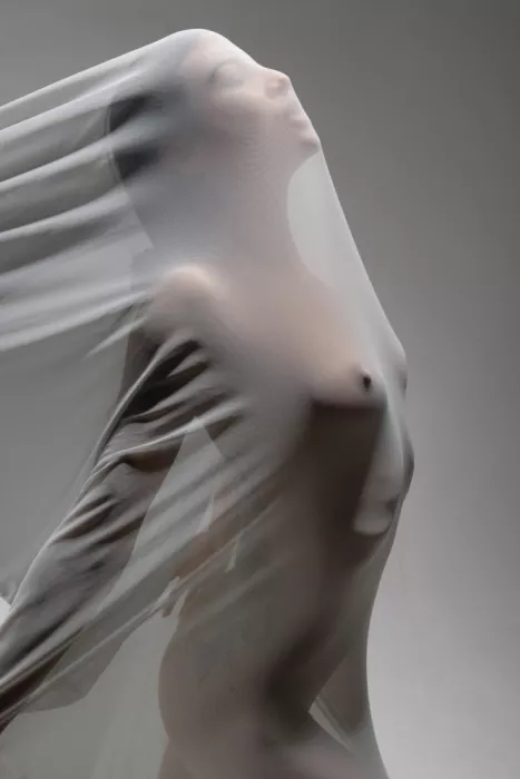 Raga, Gil Joan: Playing with tulle