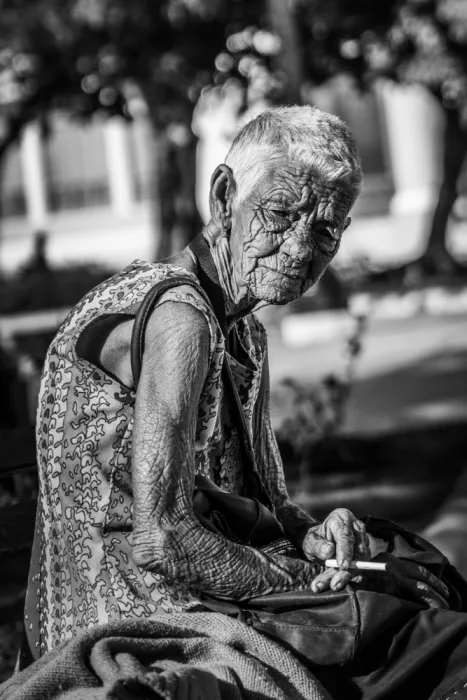 Alcalay, Eyal: The old lady from Cienfuegos
