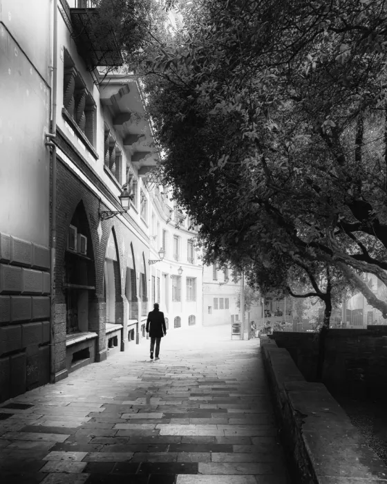Guo, Leah: Cosy street