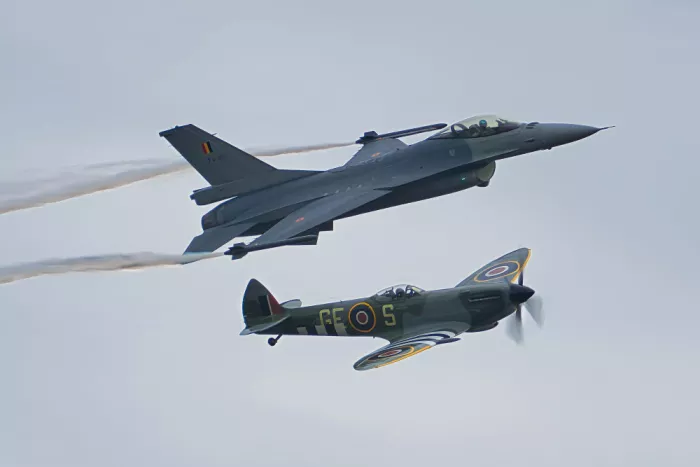 Mandemaker, Dick: Spitfire e F16
