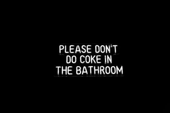 Imagery, Mundo Del: Per favore, non usare Coke in bagno