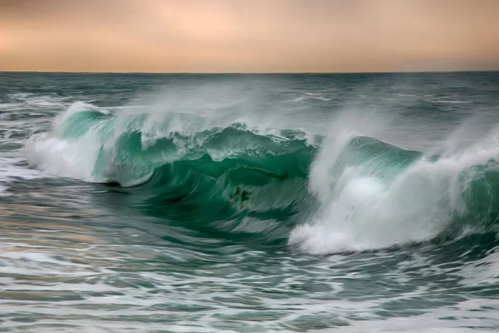 Bolla, Paolo: Wave