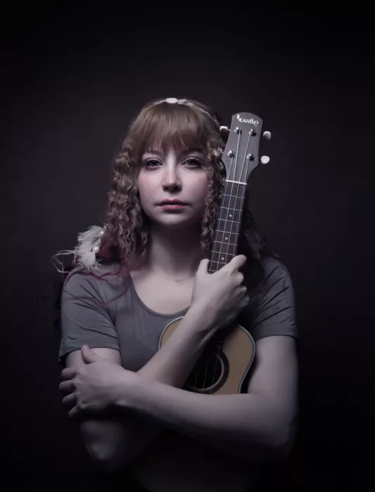 Hasheminasab, Moein: Persian musician girl
