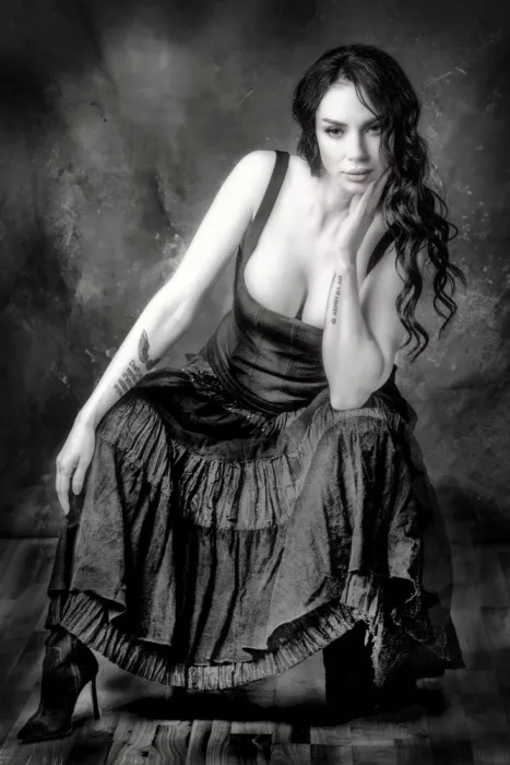 Calin, Silvia Rucsandra: Ana in black and white