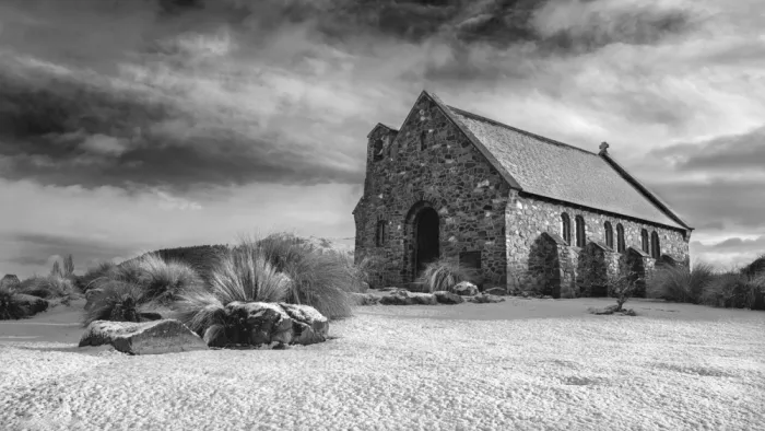 Papamanolis, Emanuel: Snowfall at the church