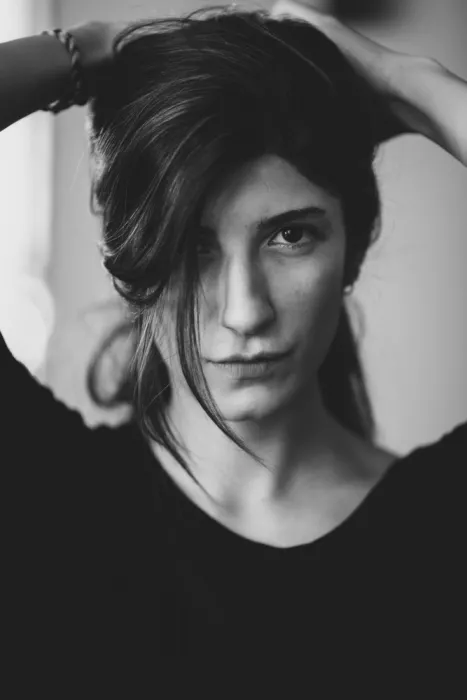 akyurt, engin: Ritratto di bella ragazza