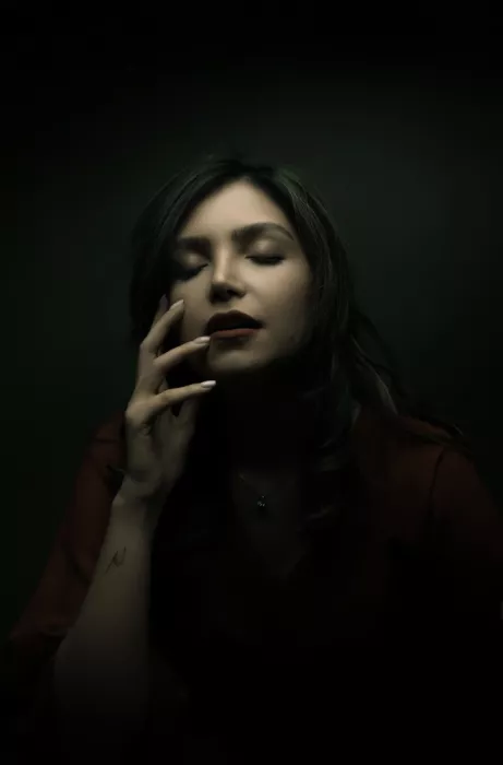 Hasheminasab, Moein: Persian girl