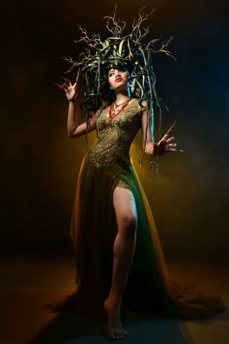 Aditya, Rawisyah: Die Medusa