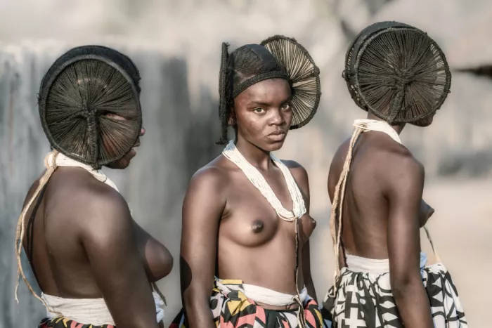 Cole, Trevor: Ovankhumbi girls