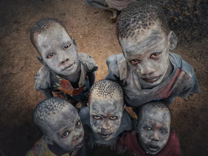 Yosifov, Svetlin: Cinque bambini Mundari