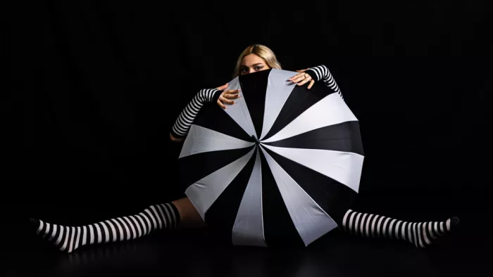Koller, Gila: Behind the umbrella
