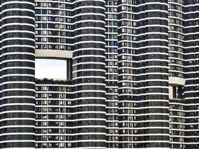 Chung, Ho Tong: Large window of a residential Building