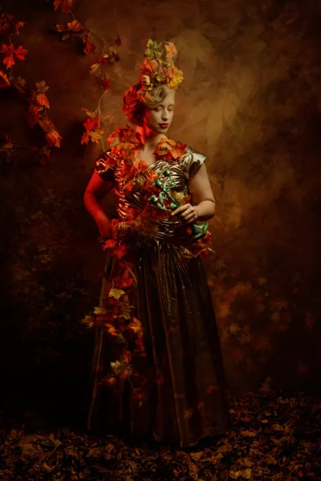 Mighorst, Ineke: Autumn model.