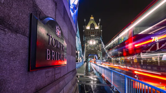 Ladan, Robbert: Commuting Tower Bridge
