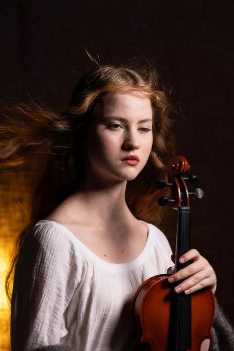 Koller, Gila: Fine Art - Valeria a housle