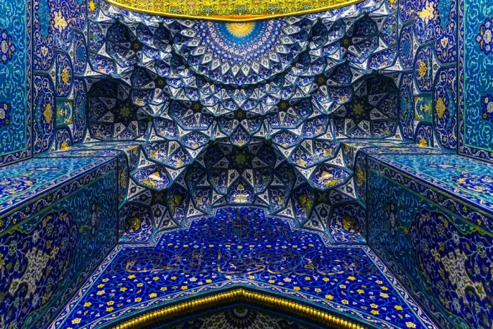 Nabeel, Ibrahim: Prayer niche
