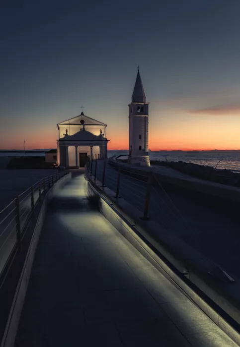 Pessotto, Tommaso: A small chapel at sunrise