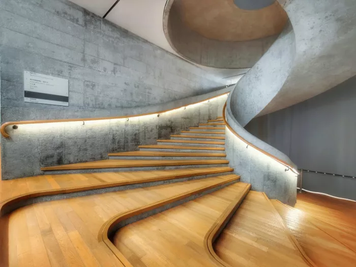 Chung, Ho Tong: Spiral staircase