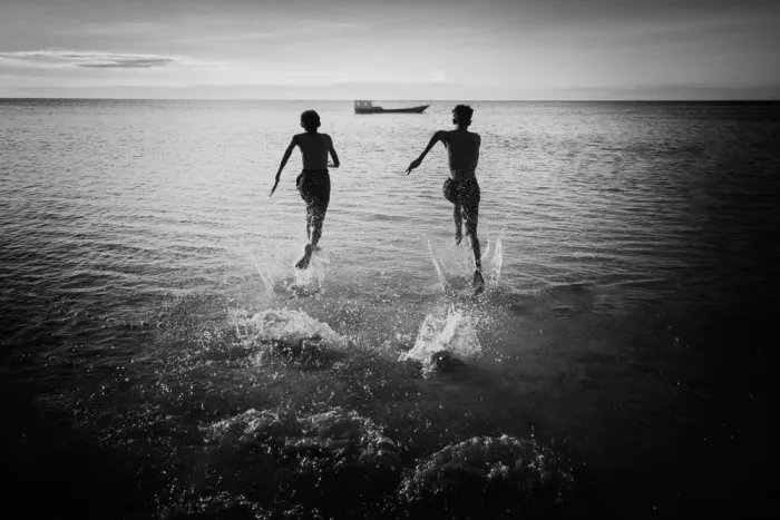 天馬, Feng Chao: Adolescents heureux