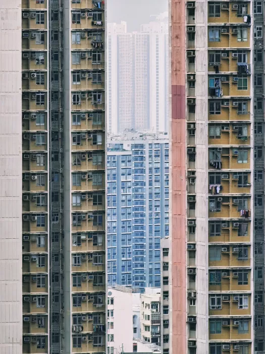 Chung, Ho Tong: Tetris-like tight cluster of buildings
