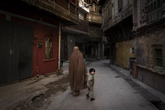 Molina, Elena: Un regard curieux en flânant dans "Sethi Mohallah", Peshawar