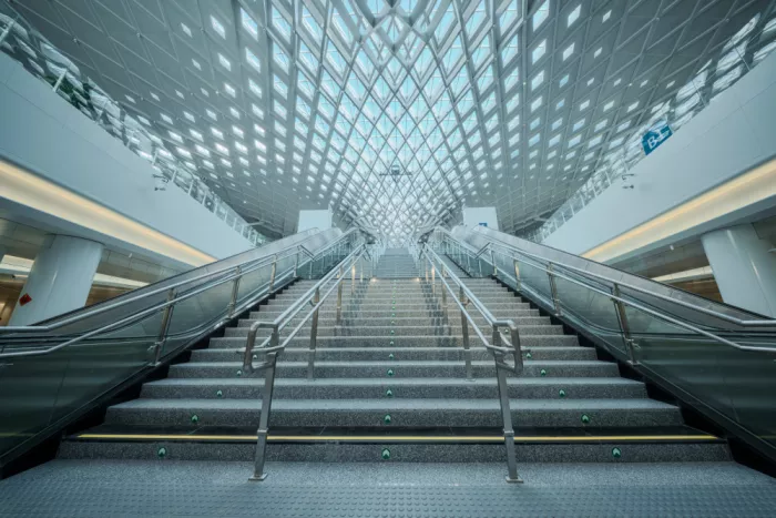 Feng, Calvin: La estación de metro