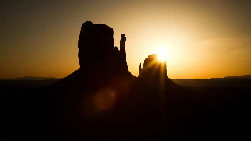 Zuzana a Josef Havlin: Sunrise over Monument Valley