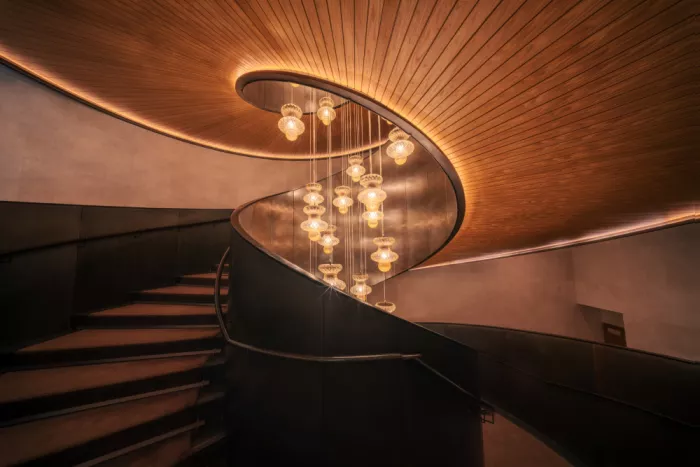 Feng, Calvin: La Escalera y la Luz