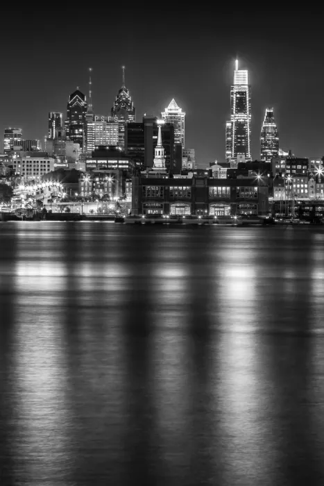 Viola, Melanie: Pintoresco skyline de Filadelfia con el río Delaware