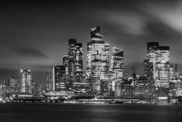 Viola, Melanie: Impresionante skyline de Nueva York con Hudson Yards al atardecer