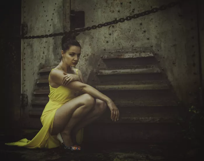 Bero, Georgios: Gelbes Kleid