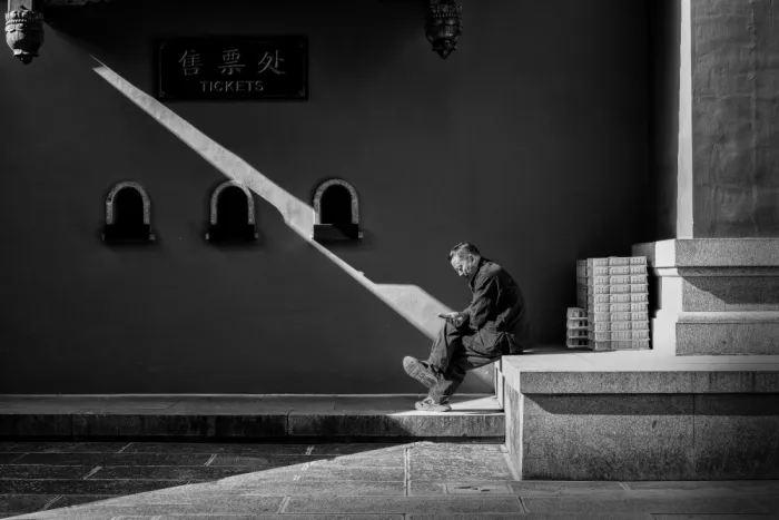 Zhang, Dennis: Fai una pausa