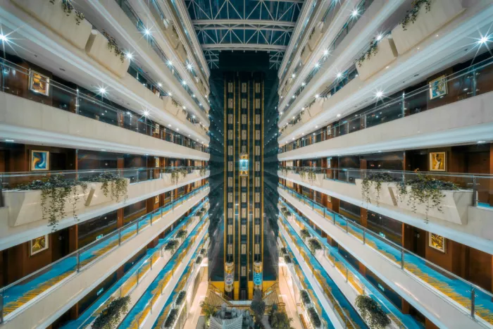 Feng, Calvin: Hotel