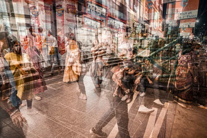 Das, Subhajit: Busy night street