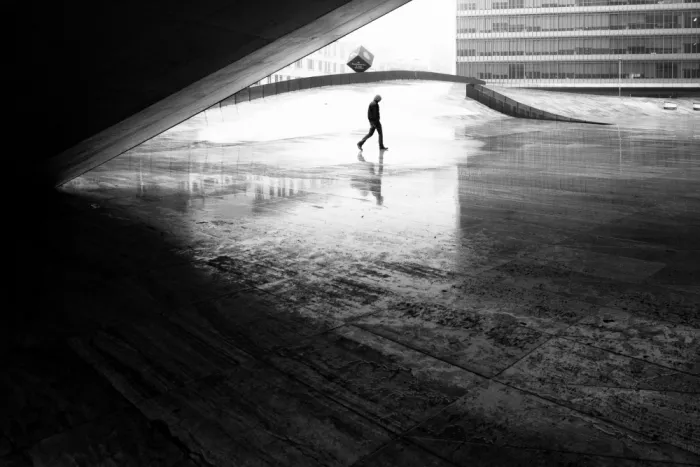 Jorge, Paulo: Alone in Oporto streets