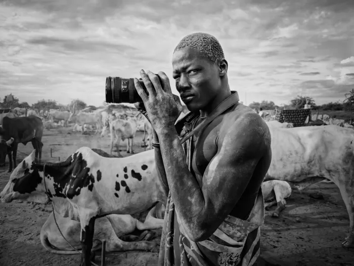 Yosifov, Svetlin: Mundari con fotocamera