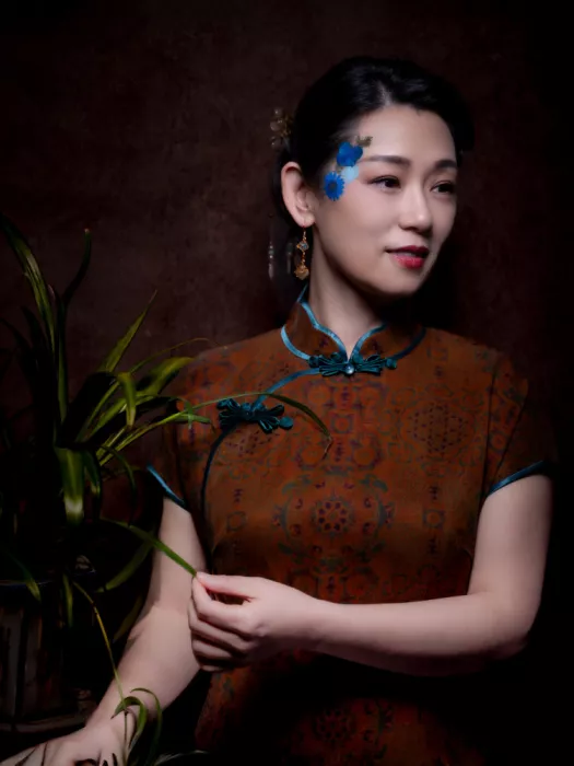 Wang, Jeff: Woman & Qipao