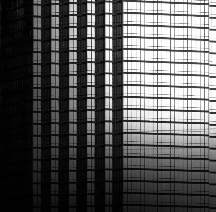 He, Mike: Edificio e luce
