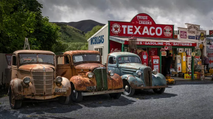 Papamanolis, Emanuel: Three Creeks roadside museum