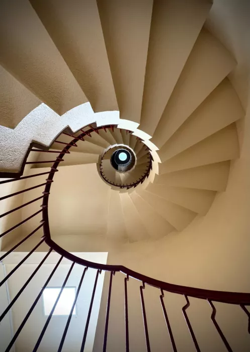 KOBAYASHI, KIMIO: Spirale 1973 (Blick nach oben)