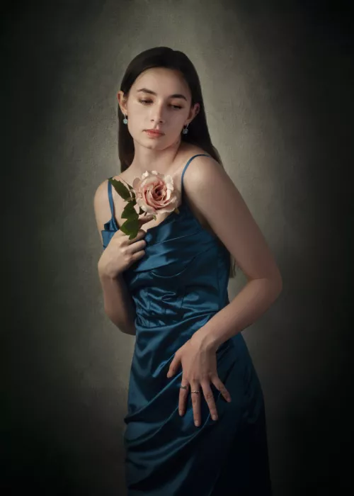 Codreanu, Teodora: Blue Dress