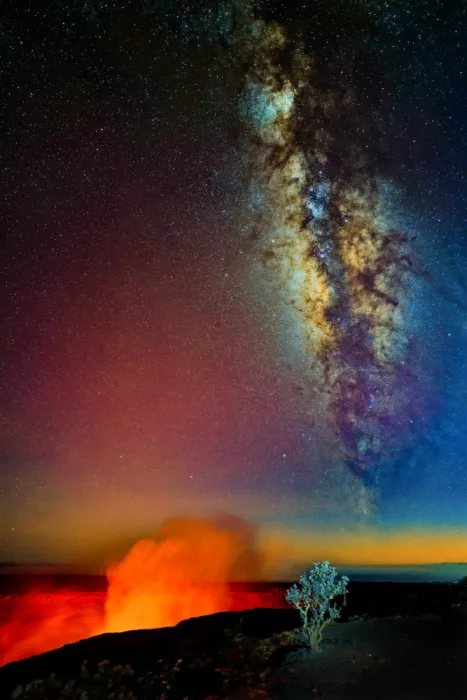 Li, Bruce: Volcano Crater under Starry Sky