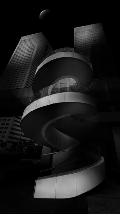 Yu, Wei: Spiral to the Moon