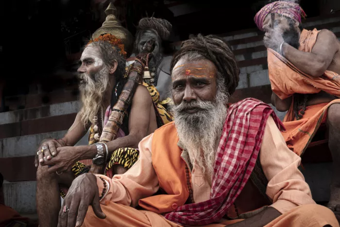 Molina, Elena: Ora del tramonto ai ghat del Gange, Varanasi