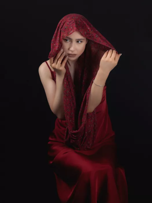 Calin, Silvia Rucsandra: Dame in Rot