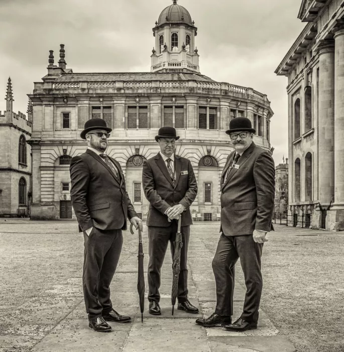 Majewski, Pawel: Three gentelmen in bowler hats.