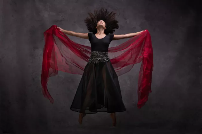 Raga, Gil Joan: Jump in red