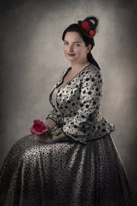 Codreanu, Teodora: Lady with red hat