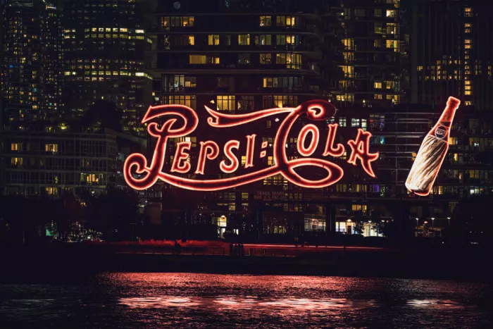 Tagliarino, Marco: NYC night on the river