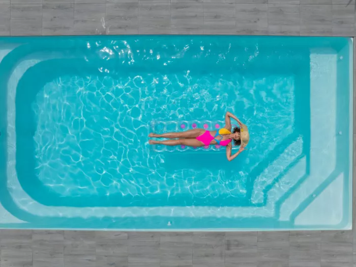 Ronnie, Khan Azim: Summer vibes in the pool